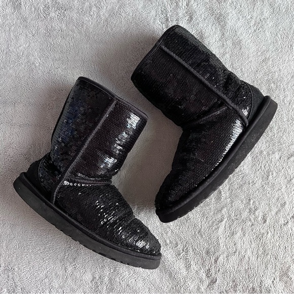 UGG Shoes - UGG Classic Short Sparkles Boot Solid Black Sequins Sheepskin Lining Sz 7